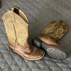 Brown Western Cowboy Boots with Yellow Embroidery